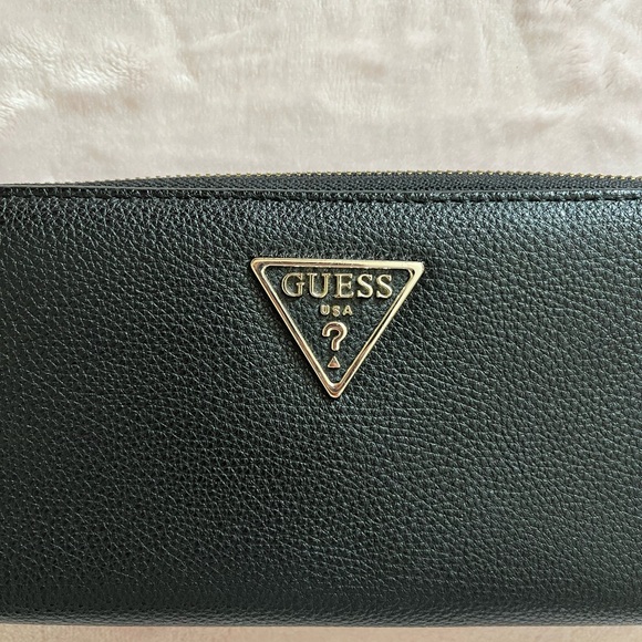 Guess wristlet🖤 - Picture 3 of 5